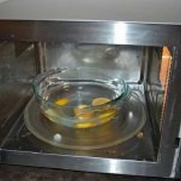 Как почистить, отмыть микроволновку от жира лимоном, уксусом и содой. Как почистить микроволновку лимоном. 3