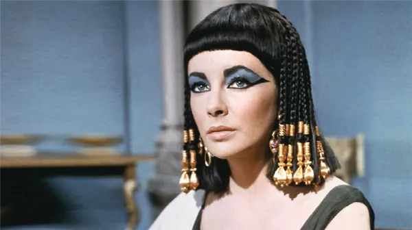 Как Клеопатра украшала свои волосы каре