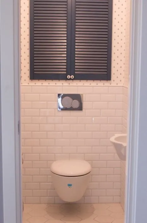 Как сделать дверцы для сантехнического шкафа в туалете – варианты конструкции. Дверки в туалете за унитазом. 7