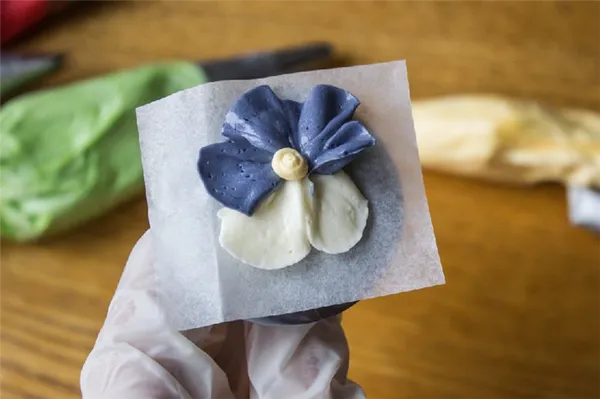 Как сделать цветы из крема