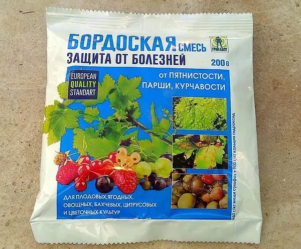 Пакет с бордоской смесью весом 200 грамм для защиты томатов от болезней