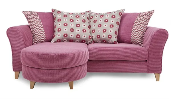 Розовый диван — кому по вкусу: гармония цвета, стили интерьера. Бледно розовый фон. 2