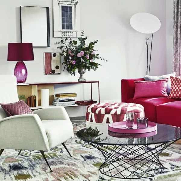 Розовый диван — кому по вкусу: гармония цвета, стили интерьера. Бледно розовый фон. 40