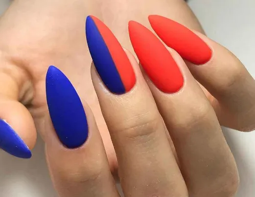 красно-синий маникюр на разную длину ногтей