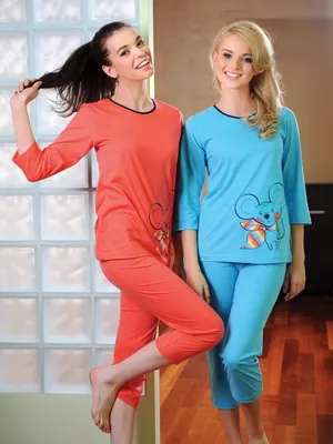 Самые популярные пижамы сезона: узнай все о современных трендах домашней моды. Девушка в пижаме. 4
