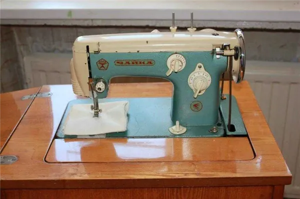 Является ли антиквариатом швейная машинка Zinger (Зингер, Singer, Сингер). Швейная машинка зингер старая. 4