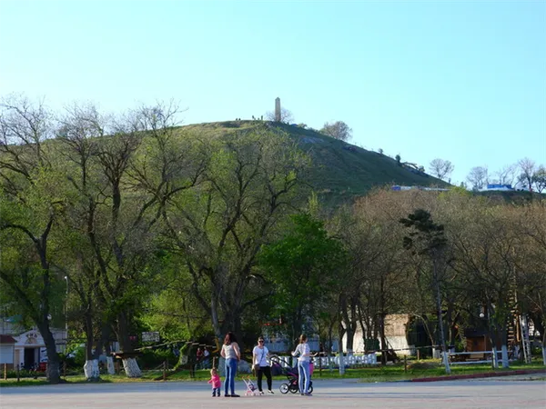 Гора Митридат со стороны улиц города