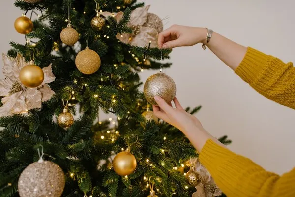 Как профессионально украсить новогоднюю ёлку: 7 простых шагов