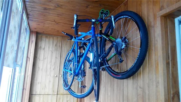Как хранить велосипед на балконе - способы крепления