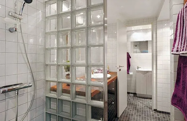 Использование стеклянных блоков для обустройства ванной комнаты