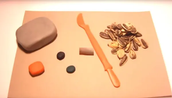 Как сделать ёжика из пластилина и семечек пошагово своими руками. Поделка аппликации, фото, видео-уроки
