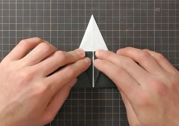 Сборка оригами говорящего ворона: шаг 3