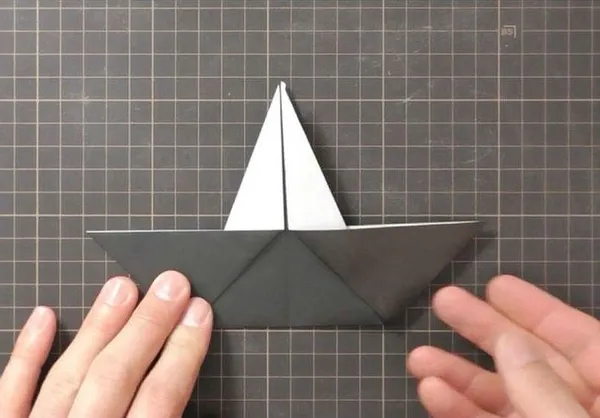 Сборка оригами говорящего ворона: шаг 2