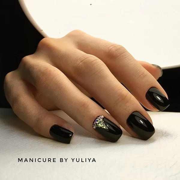 Стильный черный маникюр на ногтях: 104 фото-новинки 2022-2023. Длинные черные ногти. 66
