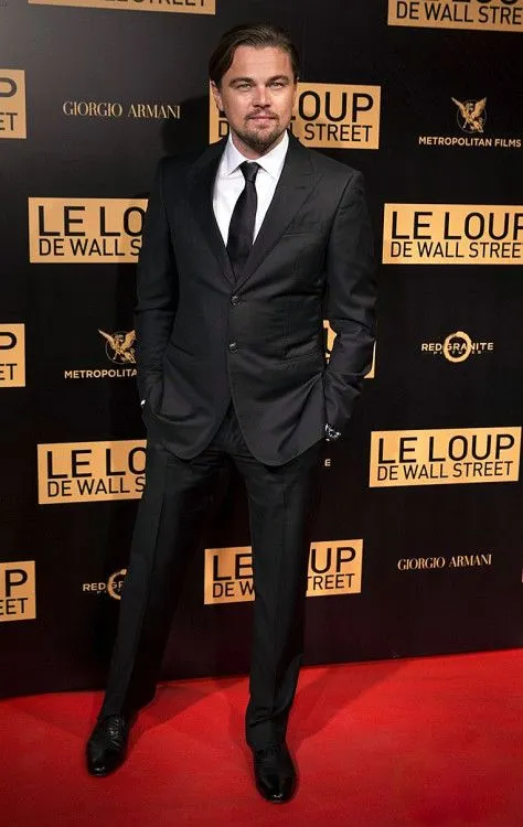 Актер Леонардо ДиКаприо в костюме от Giorgio Armani на премьере фильма ВОЛК С УОЛЛ-СТРИТ