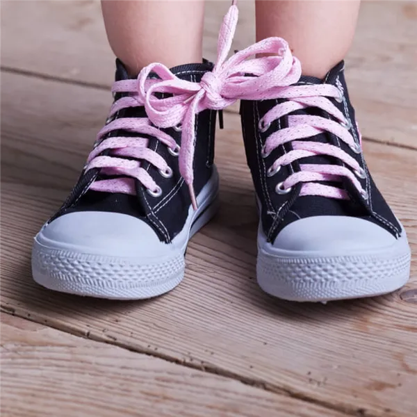 Как научиться завязывать шнурки: от простого метода до оригинальных сложных узоров