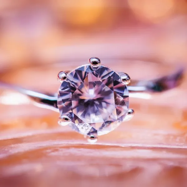 бриллиантовое обручальное кольцо