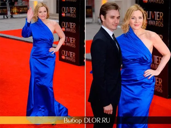 Синее атласное платье Ким Кэтролл