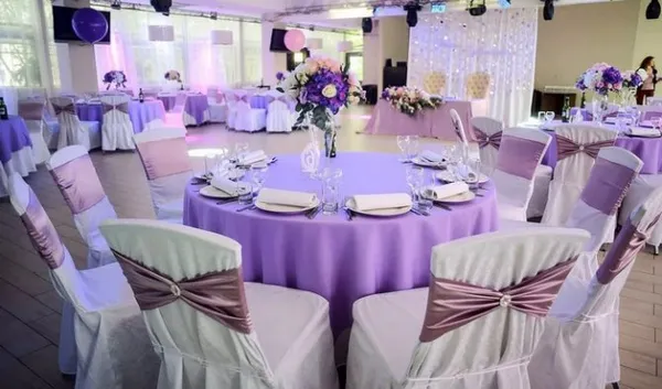 стол в фиолетовых оттенках