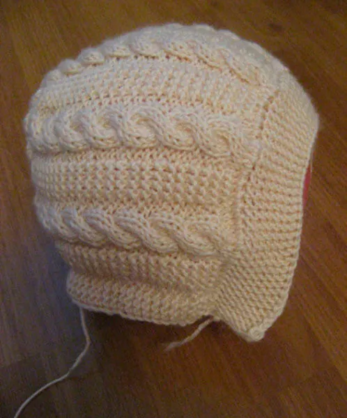 Красивые шапки для девочки: вяжем спицами на зиму shapka spicami dlya devochki 10