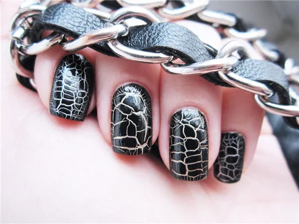 Маникюр с изображением рептилий и змеиной кожи на ногтях. Маникюр со змеей. 75