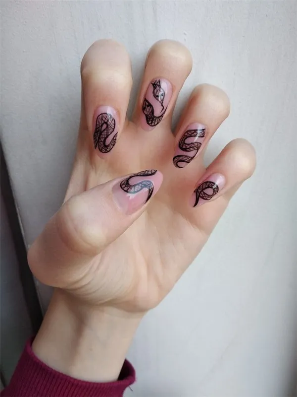 Маникюр с изображением рептилий и змеиной кожи на ногтях. Маникюр со змеей. 79