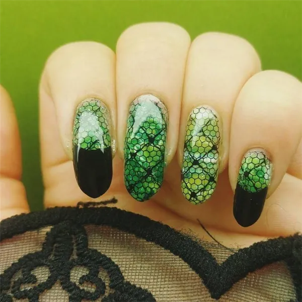 Маникюр с изображением рептилий и змеиной кожи на ногтях. Маникюр со змеей. 14