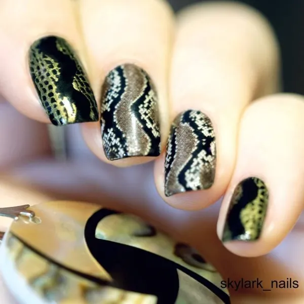 Маникюр с изображением рептилий и змеиной кожи на ногтях. Маникюр со змеей. 7