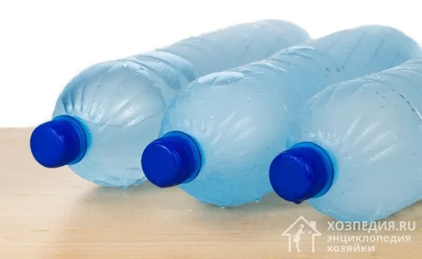 Пластиковая бутылка является надежным способом замораживать воду (и размер можно выбрать подходящий)