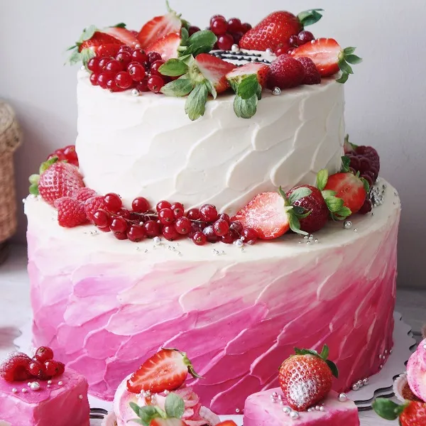 торт из белого и розового яруса на свадьбу
