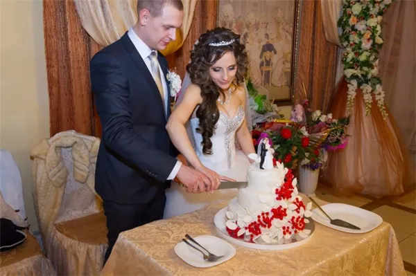 Свадебные торты (двухъярусные). Свадебный торт двухъярусный. 48