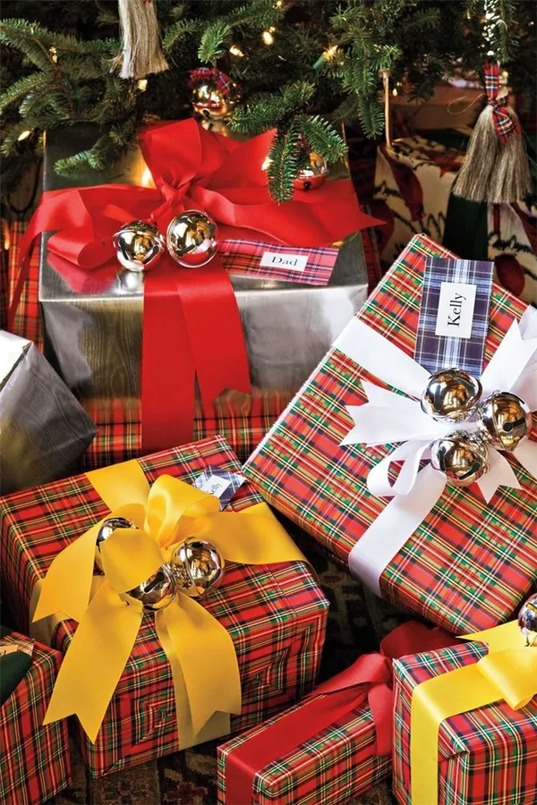 Как упаковать подарок в подарочную бумагу: пошаговая инструкция видео. Как упаковать подарок. 25