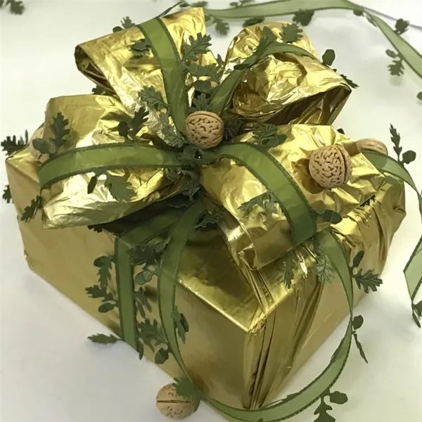 Как упаковать подарок в подарочную бумагу: пошаговая инструкция видео. Как упаковать подарок. 6