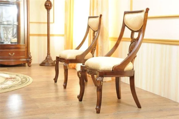 Деревянные стулья для гостиной