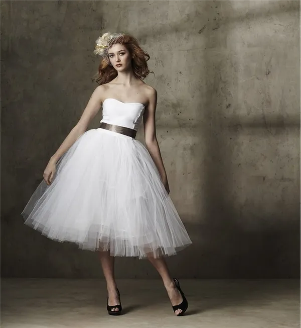 Корсеты в моде 2021 года. Белое платье с корсетом. 21