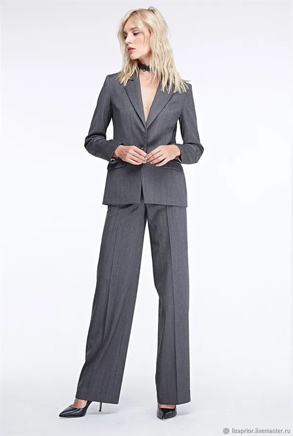Модные фасоны женских классических костюмов 2023-2024: фото-обзор, луки. Классический костюм женский. 11