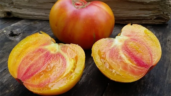 Невероятно сладкий и удивительно красивый томат 