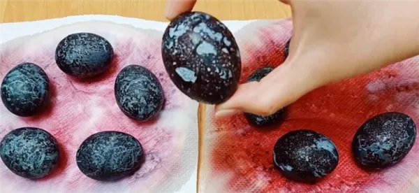 Покраска яиц на Пасху чаем каркаде. Как покрасить яйца в каркаде. 6
