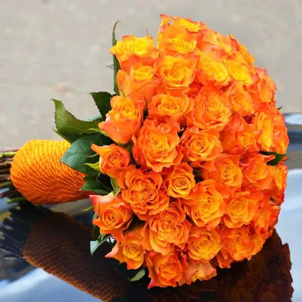 оранжевый букет из роз на свадьбу
