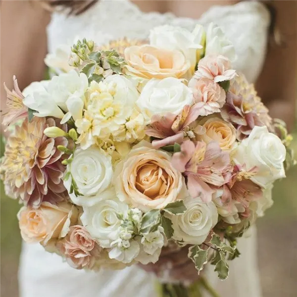 Выбираем цвет букета невесты: популярные варианты с фото. Букет роз фото. 14