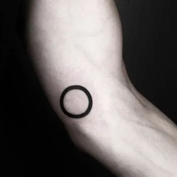 Значение татуировки круг, дизайн и идеи. В виде круга. 11