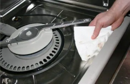 Как почистить посудомоечную машину в домашних условиях: лучшие механические и химические способы. Как почистить посудомоечную машину. 3