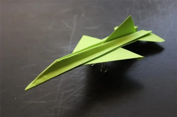 10 лучших схем, как сделать самолет из бумаги. Истребитель из бумаги. 23