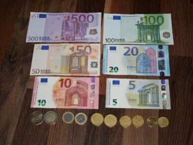 Валюта Черногории: где менять деньги и какой курс. Валюта в черногории. 10